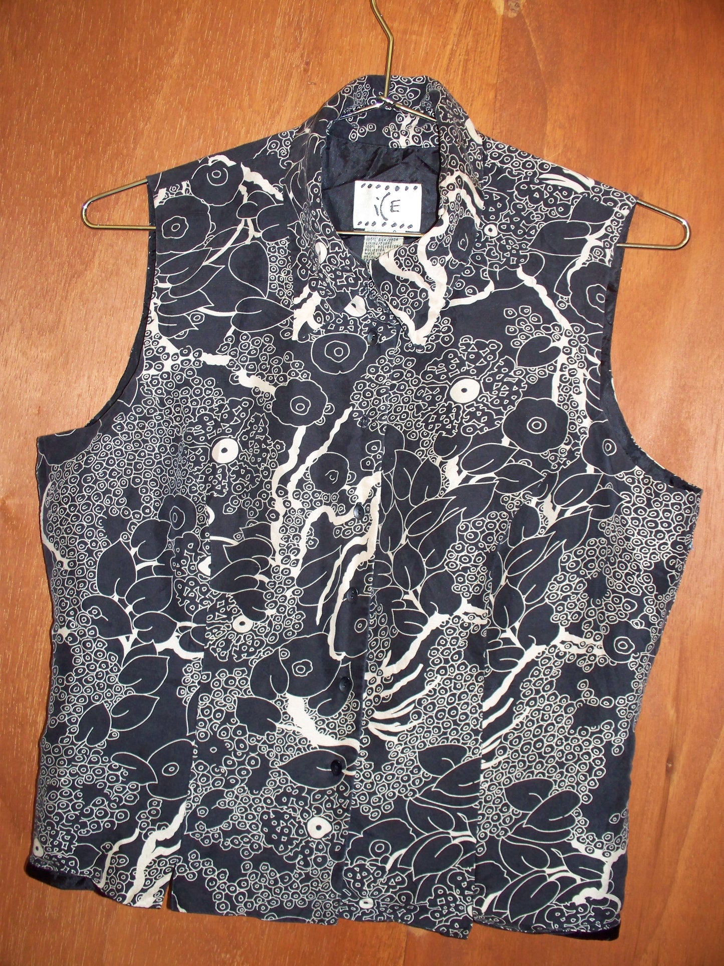 Silk Mod Floral Sleeveless Button-Up (8)