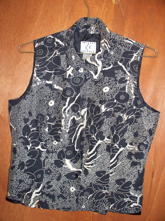 Silk Mod Floral Sleeveless Button-Up (8)