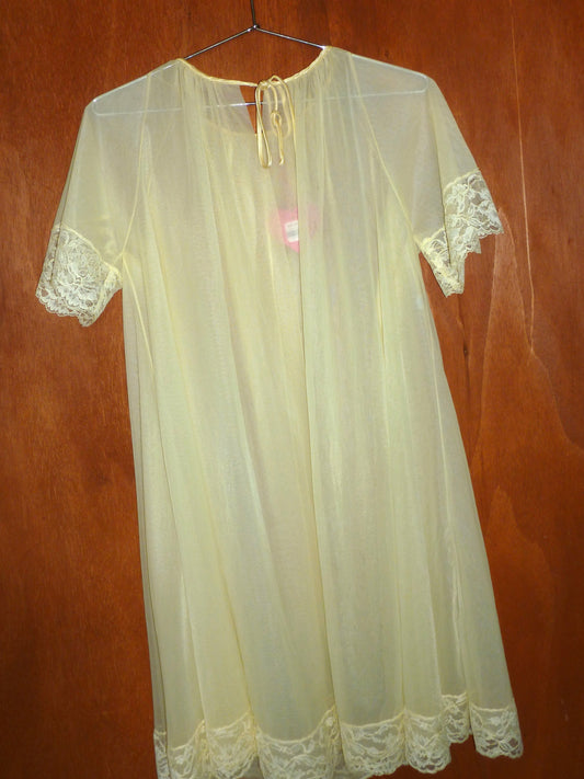 Yellow Sheer Bed Jacket M)