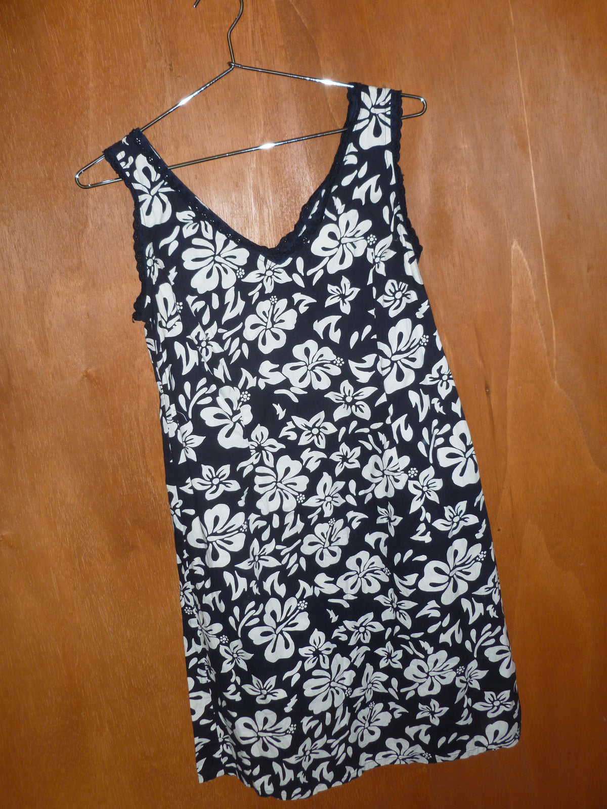 black and white hawaiian dress & Cotton (L) – HEDONIST VINTAGE Stylish V Neck Lace resonating with those who Season: Fall 24 Size:2 US