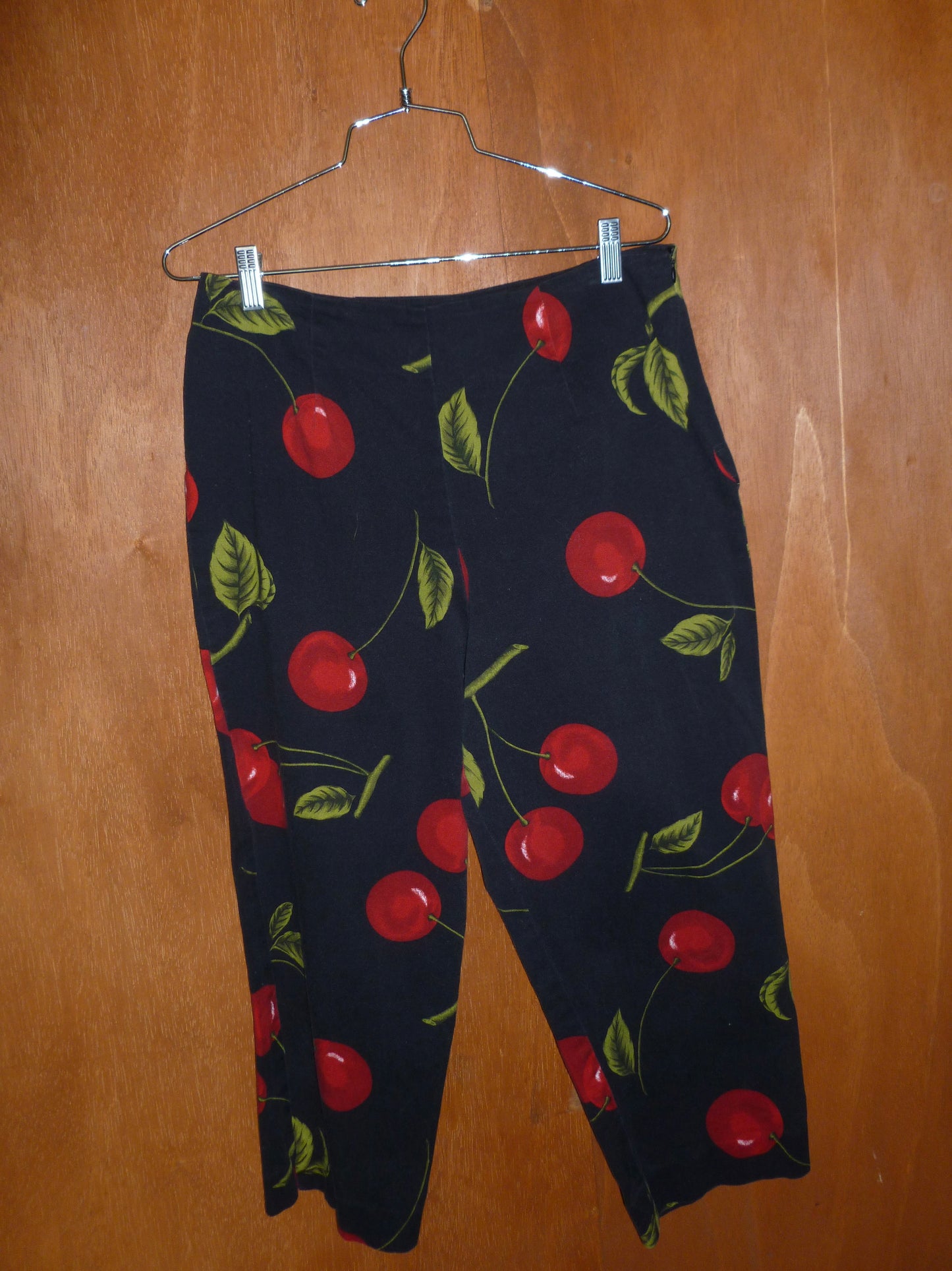 Cherry Print Capri (31")